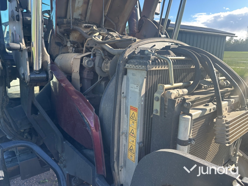 Traktor med lastare - Valtra, N113