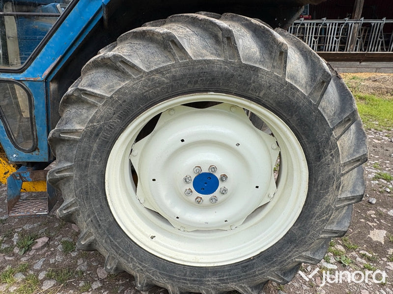 Traktor Ford 5000 med lastare