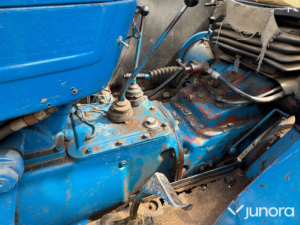 Traktor Ford 5000 med lastare