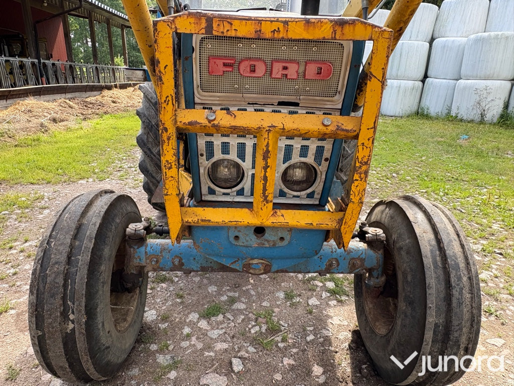 Traktor Ford 5000 med lastare