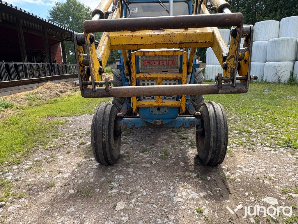 Traktor Ford 5000 med lastare
