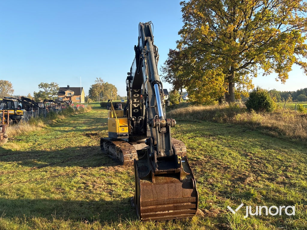 Bandgrävare - Volvo ECR235DL med tiltrotator