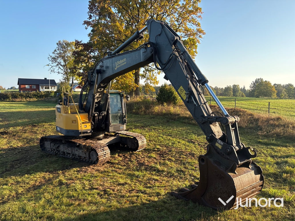 Bandgrävare - Volvo ECR235DL med tiltrotator