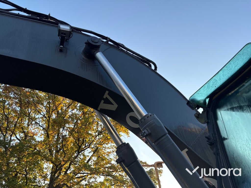Bandgrävare - Volvo ECR235DL med tiltrotator