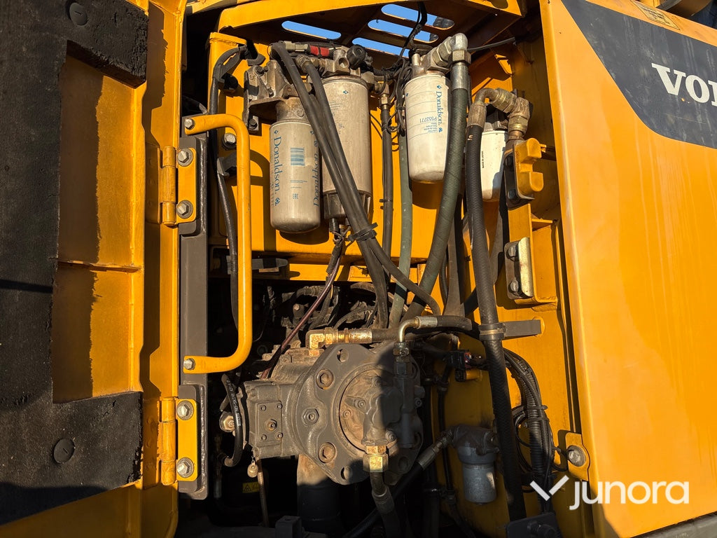Bandgrävare - Volvo ECR235DL med tiltrotator