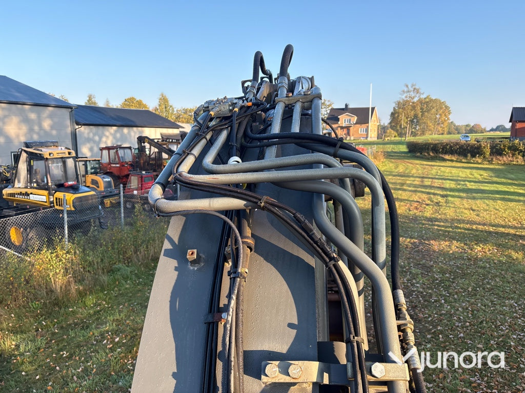 Bandgrävare - Volvo ECR235DL med tiltrotator