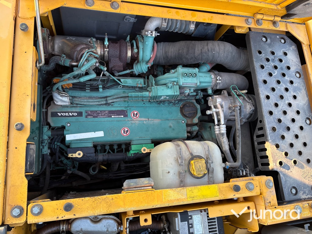 Bandgrävare - Volvo ECR235DL med tiltrotator
