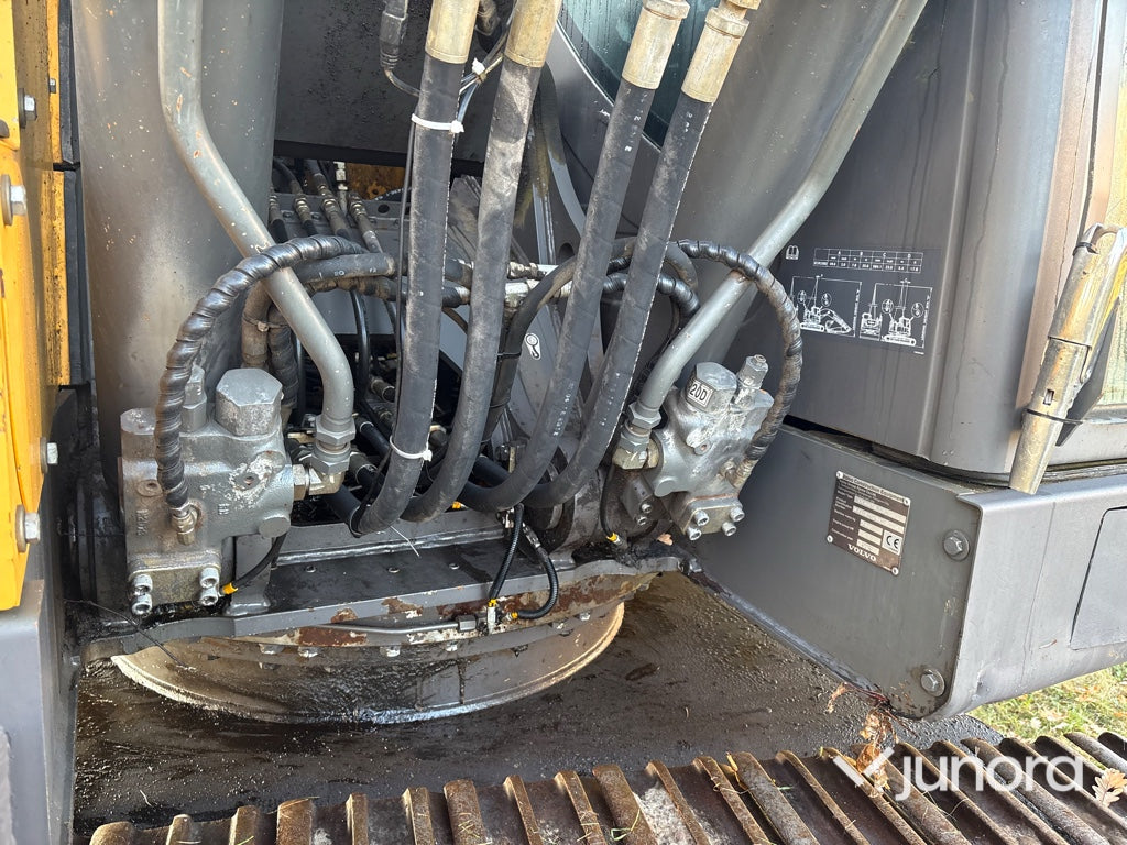 Bandgrävare - Volvo ECR235DL med tiltrotator