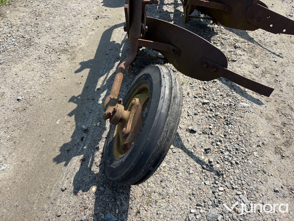 Treskärig plog