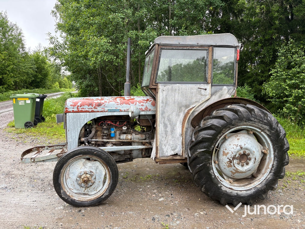 Veterantraktor - Massey Ferguson, TEA 20B, Grålle