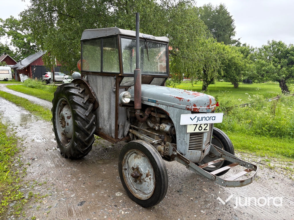 Veterantraktor - Massey Ferguson, TEA 20B, Grålle