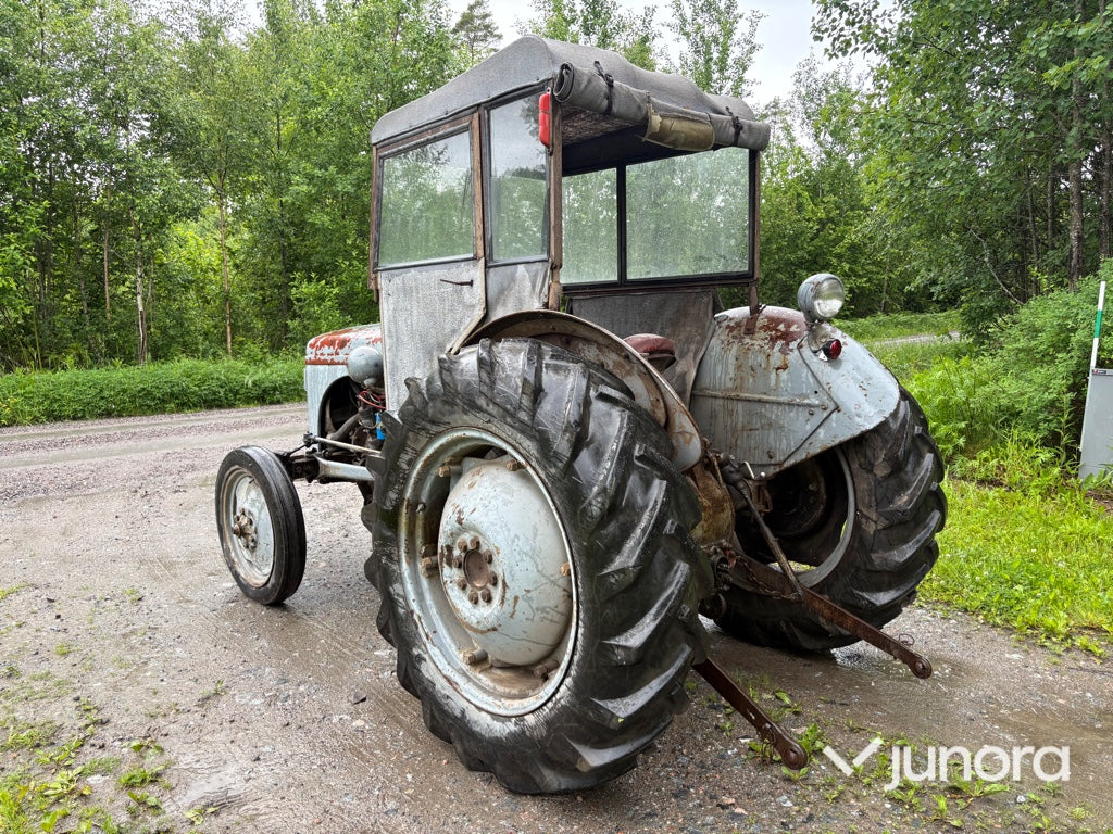Veterantraktor - Massey Ferguson, TEA 20B, Grålle