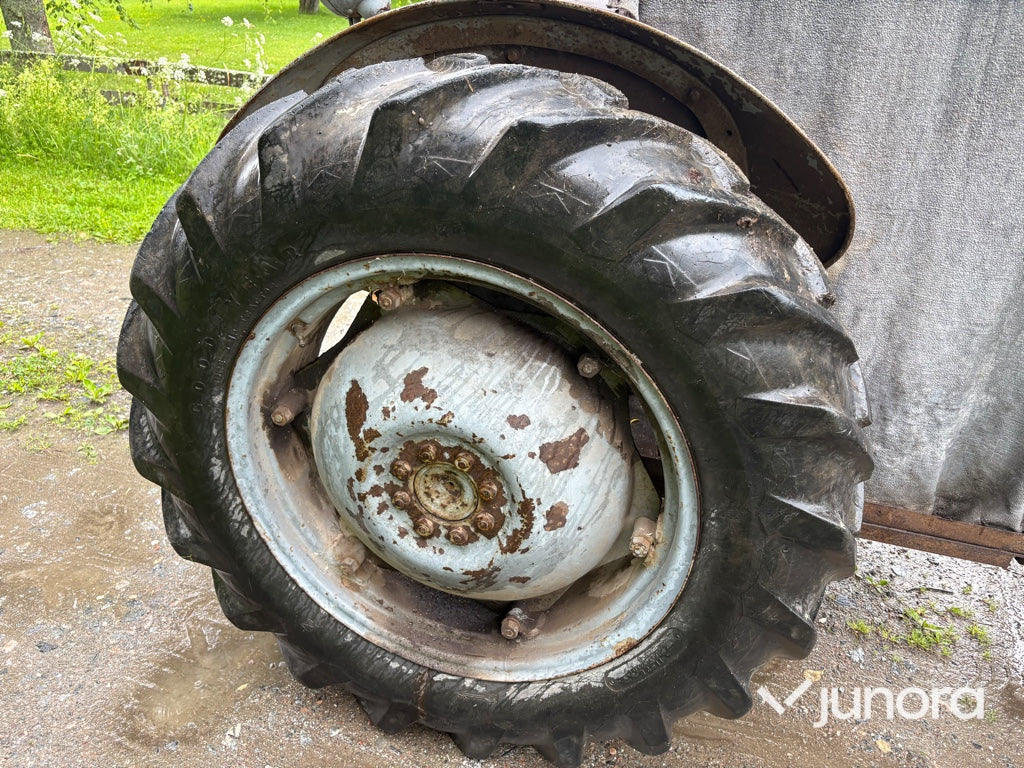 Veterantraktor - Massey Ferguson, TEA 20B, Grålle