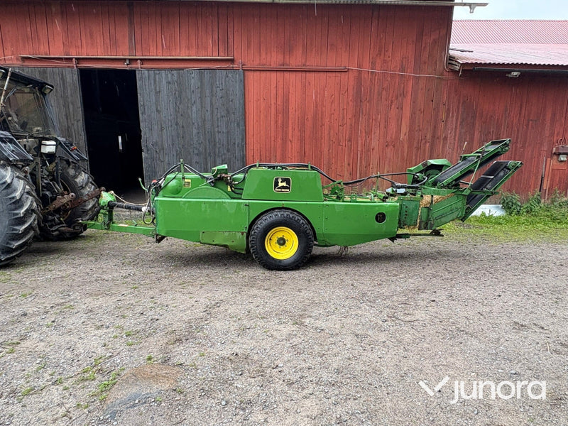 Hårdpress - John Deere 359, småbalar