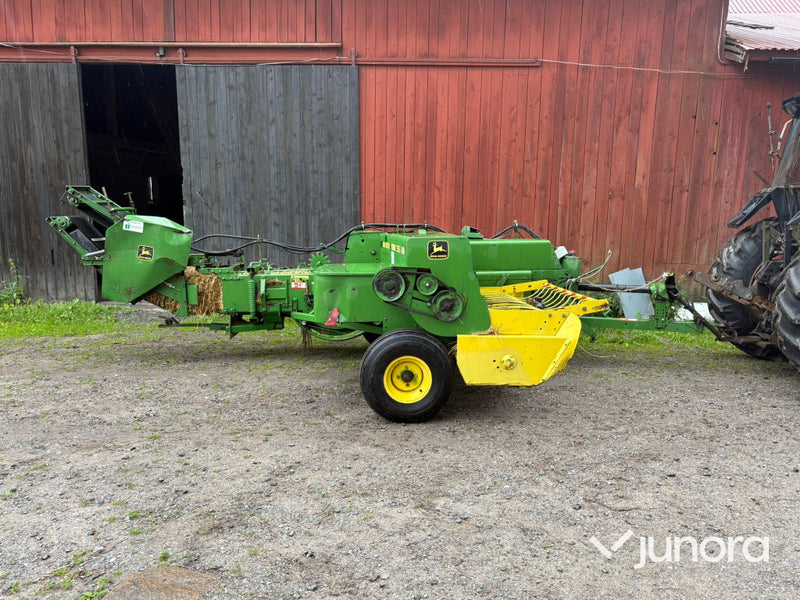 Hårdpress - John Deere 359, småbalar