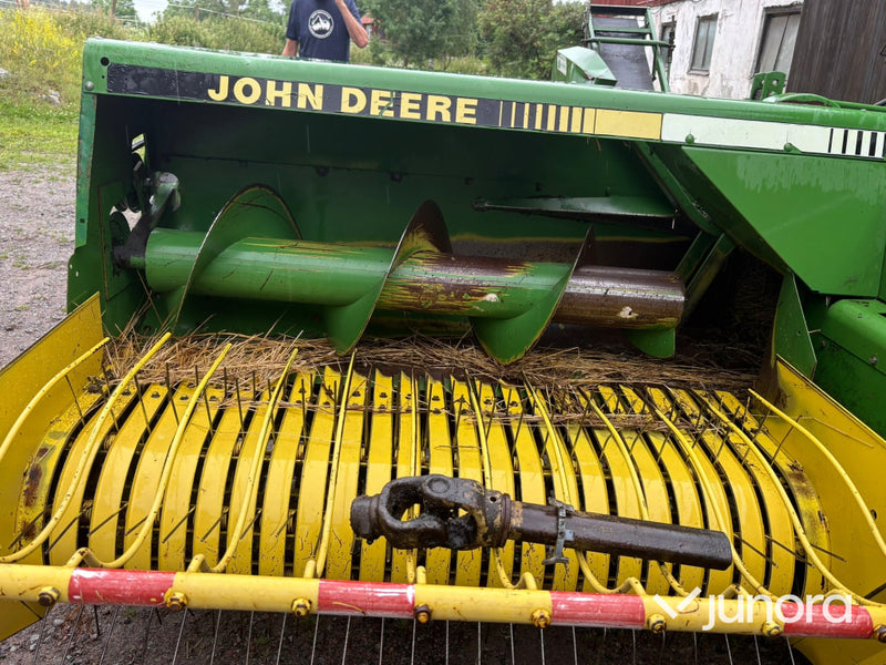 Hårdpress - John Deere 359, småbalar