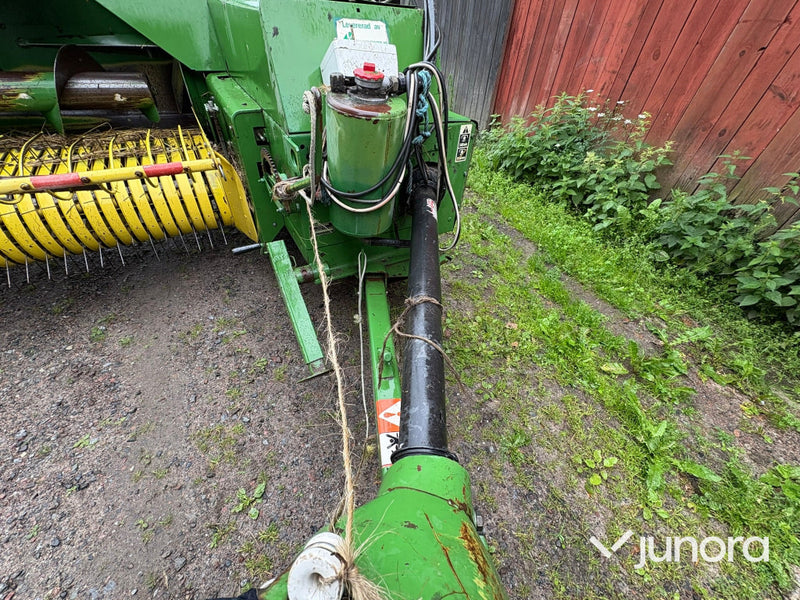 Hårdpress - John Deere 359, småbalar