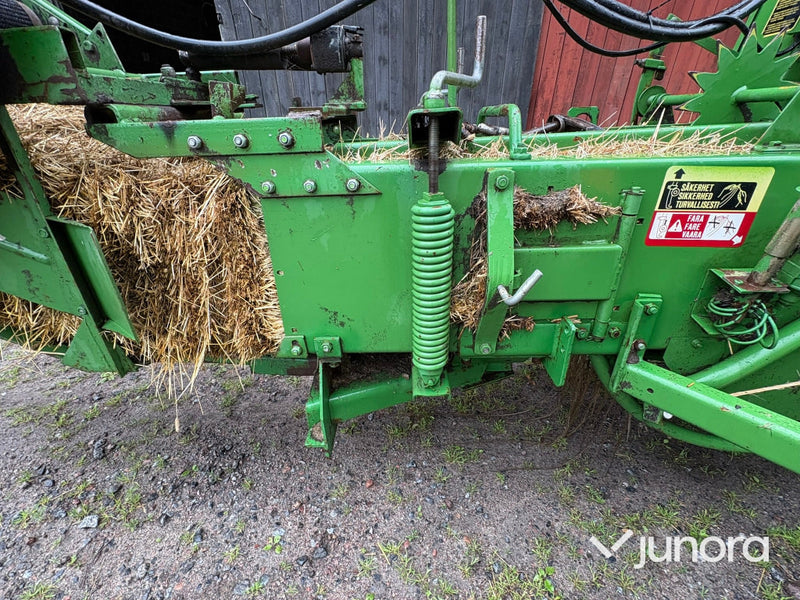 Hårdpress - John Deere 359, småbalar