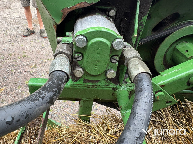 Hårdpress - John Deere 359, småbalar
