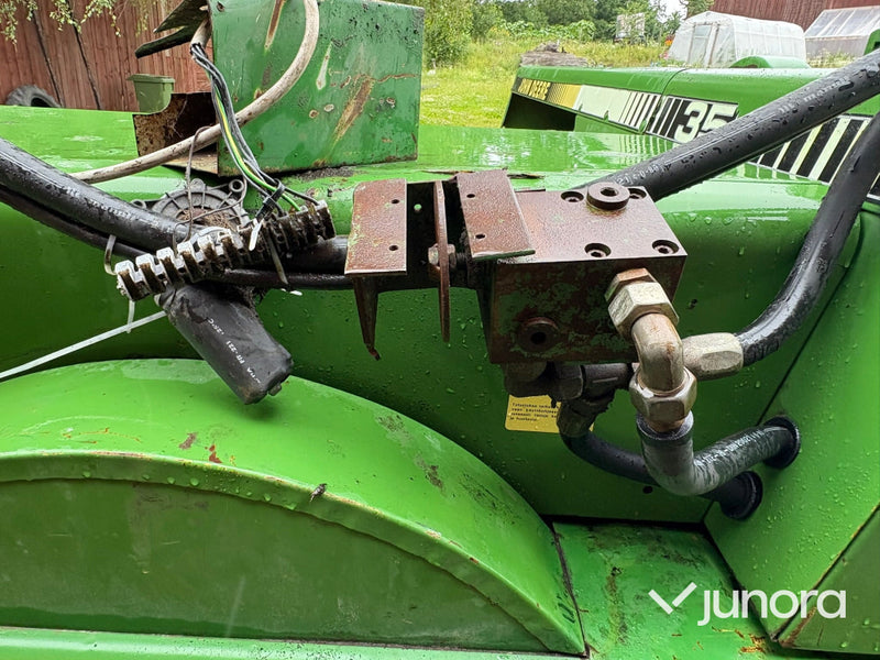 Hårdpress - John Deere 359, småbalar