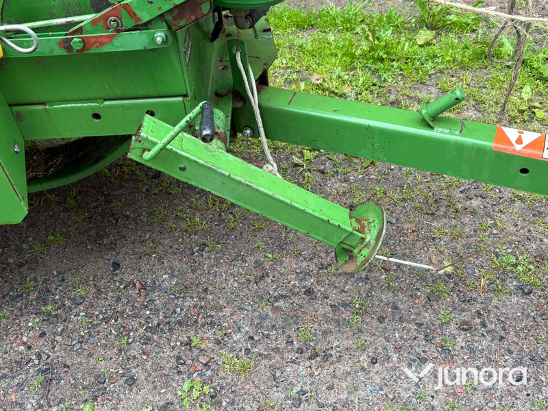 Hårdpress - John Deere 359, småbalar