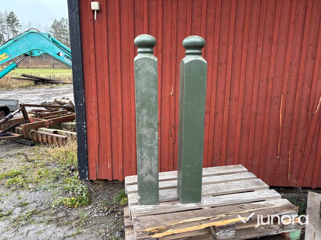 Trästolpar