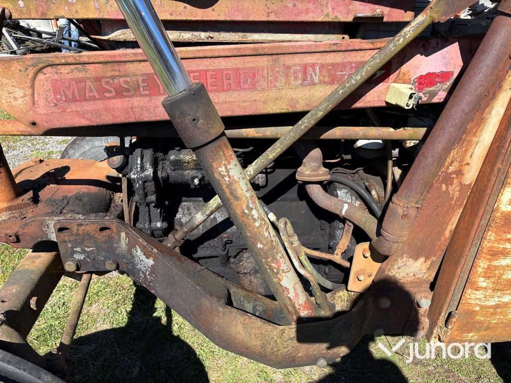 Traktor - Massey Ferguson, 65, Med lastare