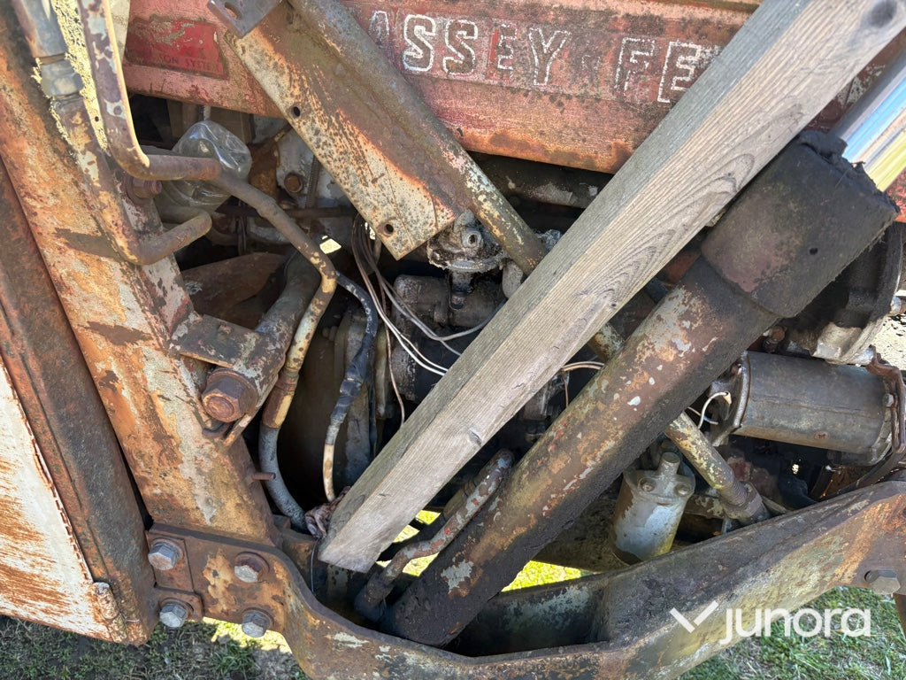 Traktor - Massey Ferguson, 65, Med lastare