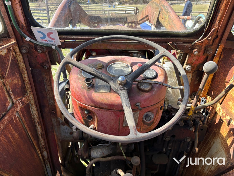 Traktor - Massey Ferguson, 65, Med lastare