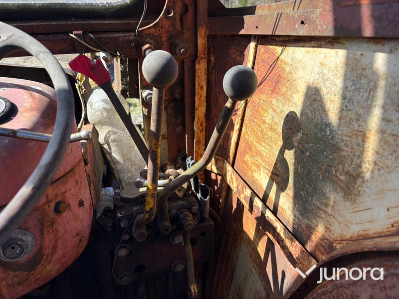 Traktor - Massey Ferguson, 65, Med lastare