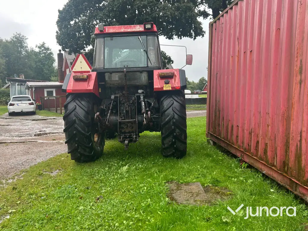 Traktor Case INT 1056 AXL