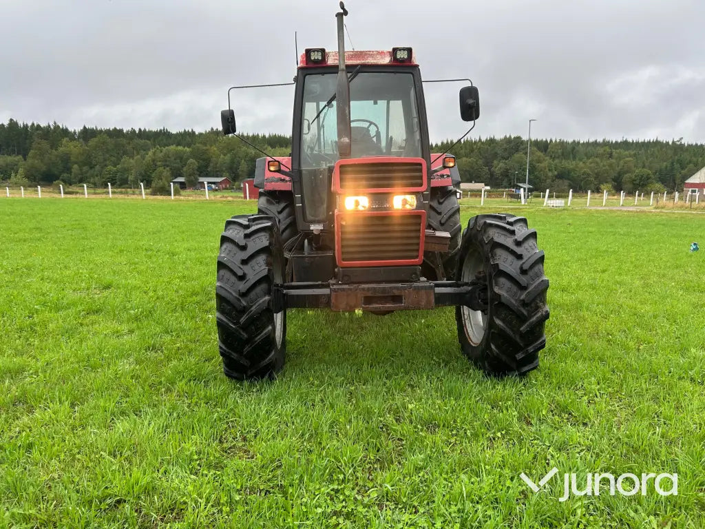 Traktor Case INT 1056 AXL