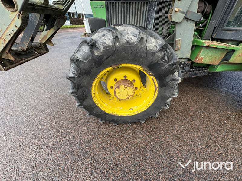 John Deere 2650