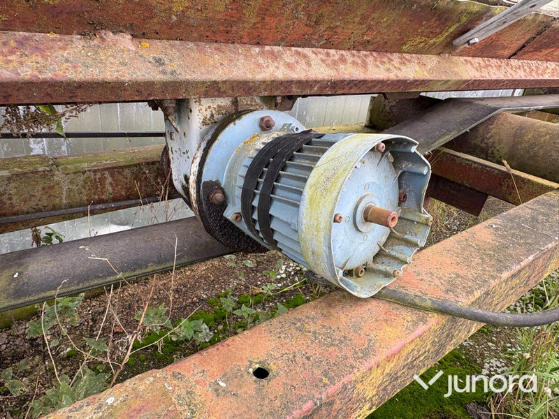 Vedklipp med transportband