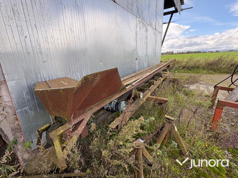 Vedklipp med transportband