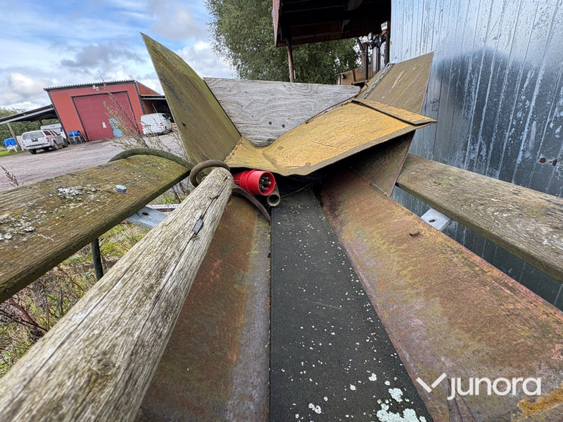 Vedklipp med transportband