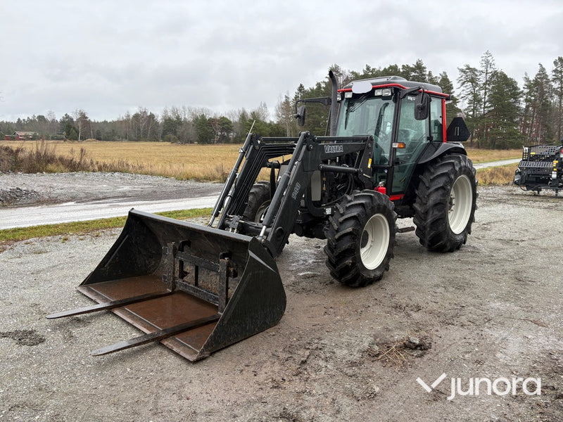 Traktor - Valtra A85-4 - 100 h - med frontlastare