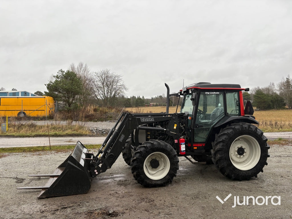 Traktor - Valtra A85-4 - 100 h - med frontlastare
