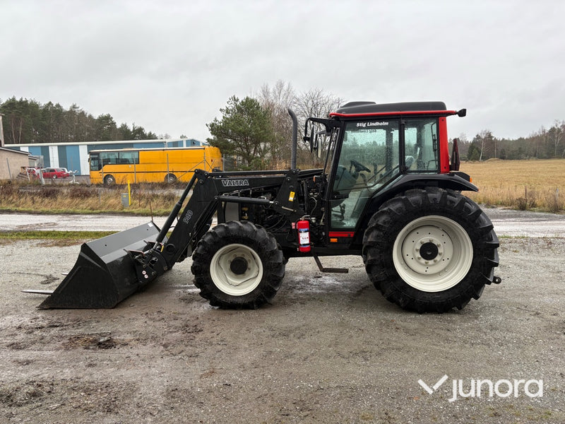 Traktor - Valtra A85-4 - 100 h - med frontlastare