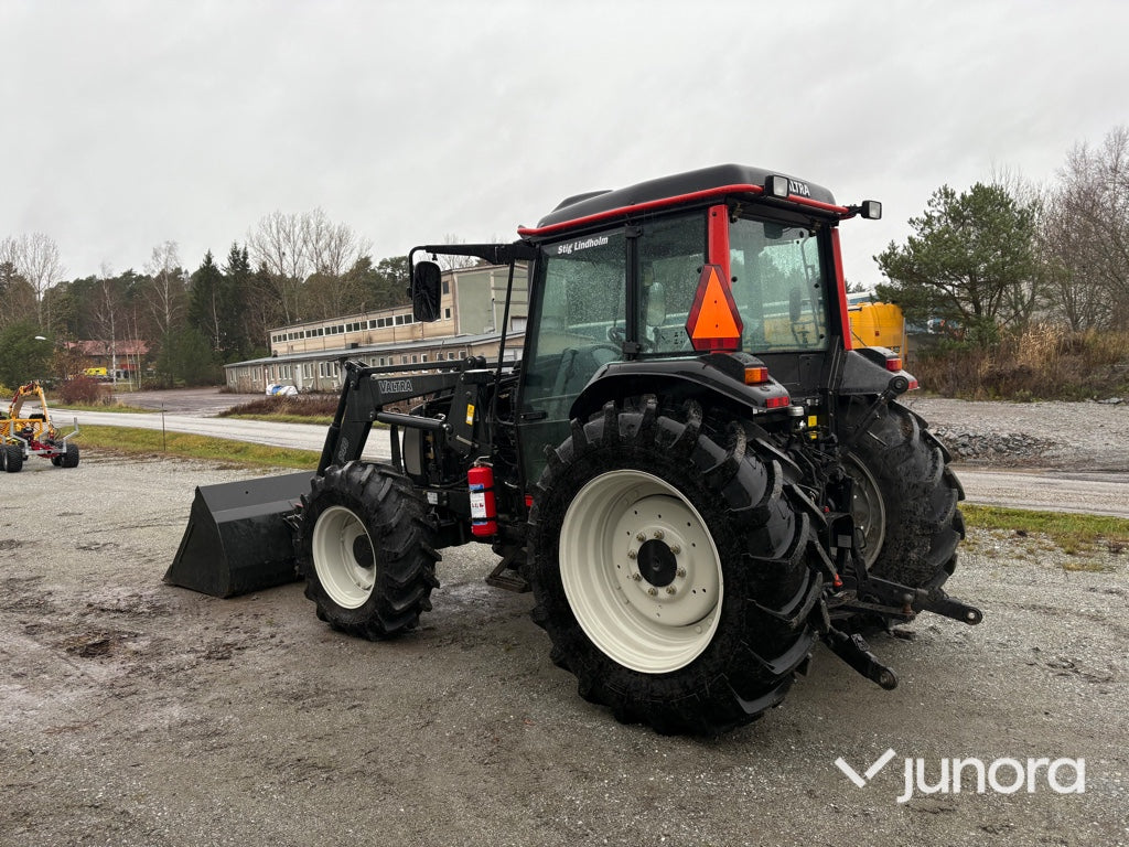 Traktor - Valtra A85-4 - 100 h - med frontlastare