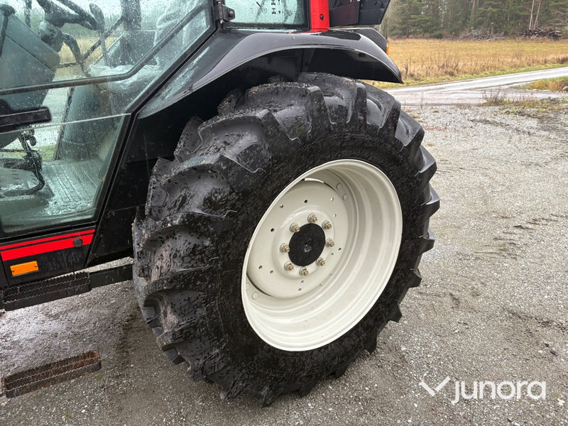 Traktor - Valtra A85-4 - 100 h - med frontlastare