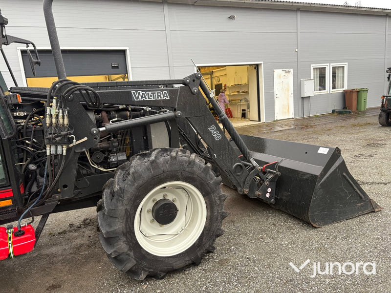 Traktor - Valtra A85-4 - 100 h - med frontlastare