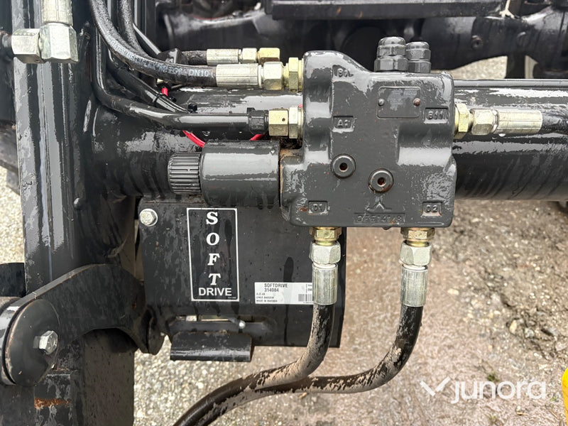 Traktor - Valtra A85-4 - 100 h - med frontlastare