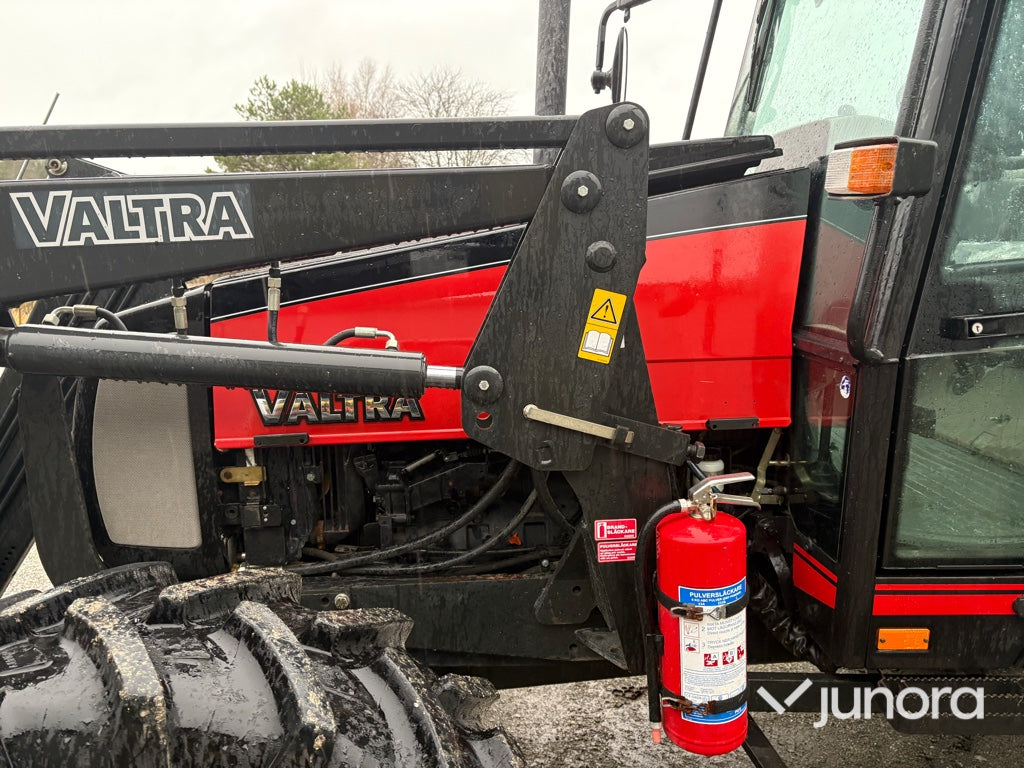 Traktor - Valtra A85-4 - 100 h - med frontlastare