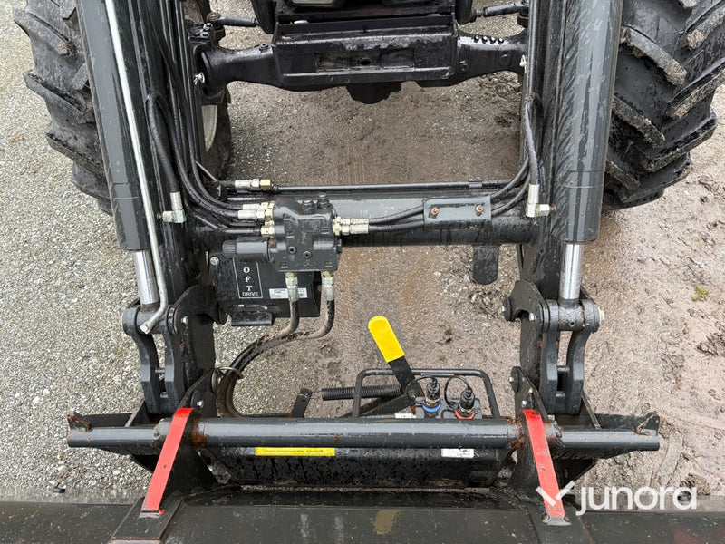 Traktor - Valtra A85-4 - 100 h - med frontlastare