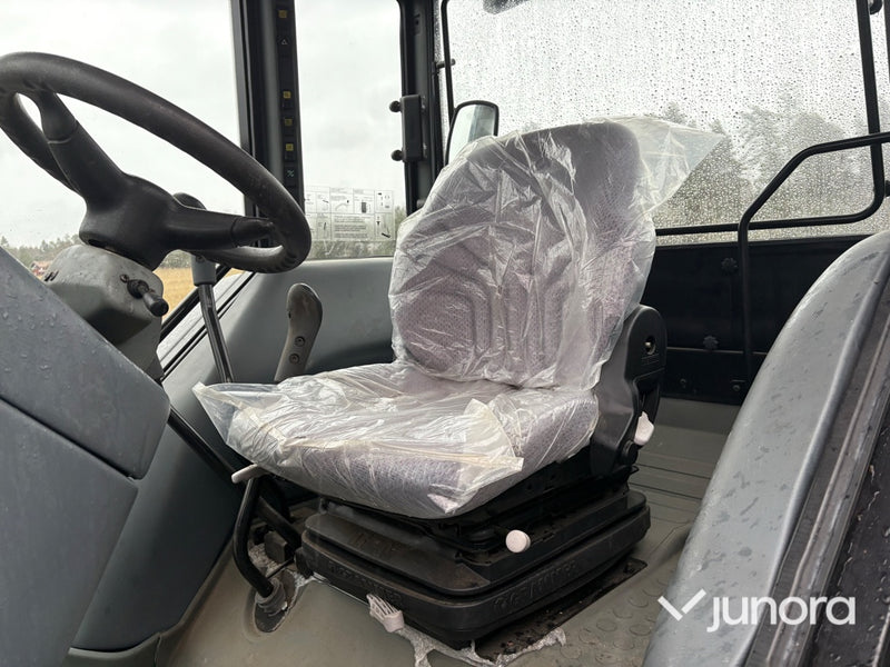 Traktor - Valtra A85-4 - 100 h - med frontlastare