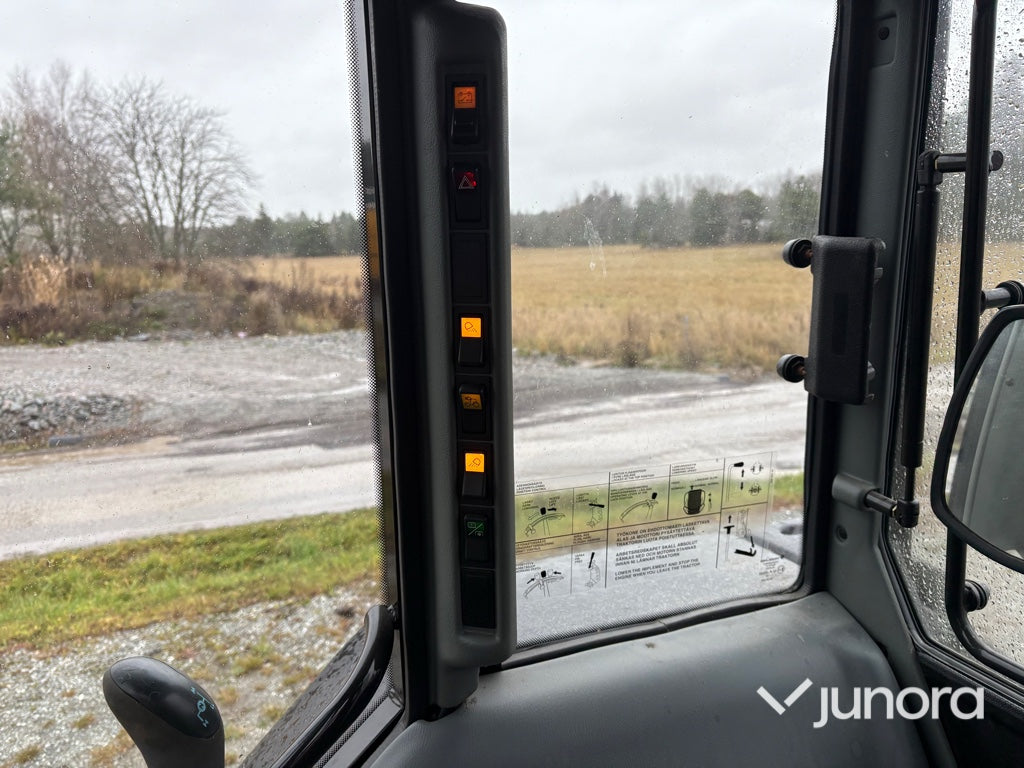 Traktor - Valtra A85-4 - 100 h - med frontlastare