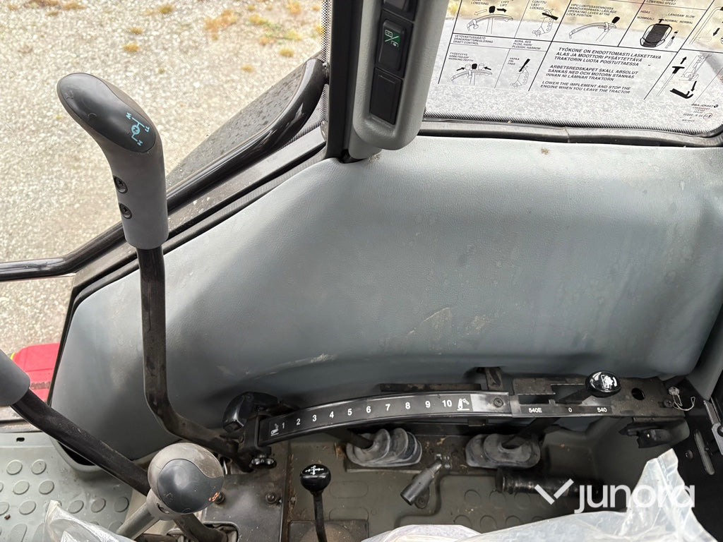 Traktor - Valtra A85-4 - 100 h - med frontlastare