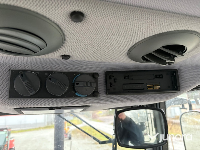 Traktor - Valtra A85-4 - 100 h - med frontlastare