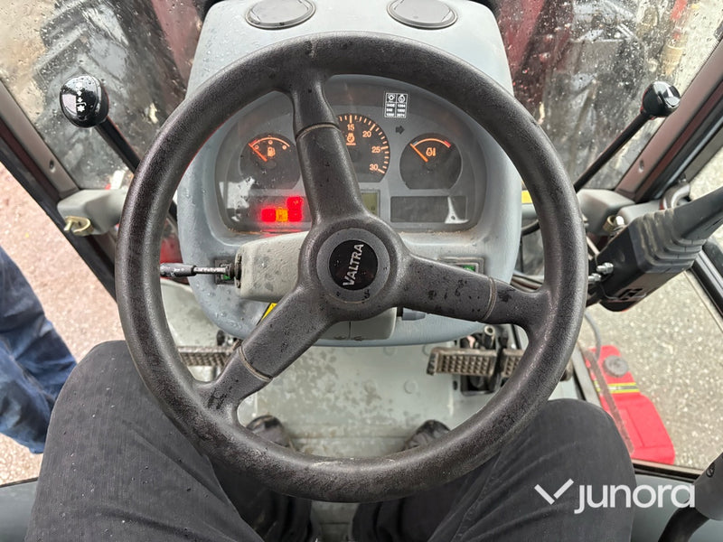 Traktor - Valtra A85-4 - 100 h - med frontlastare
